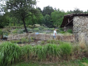 manu fence building